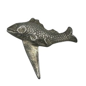 Vintage Metal Fish Birthday Cake Candle Holder – Novelty Cake Topper